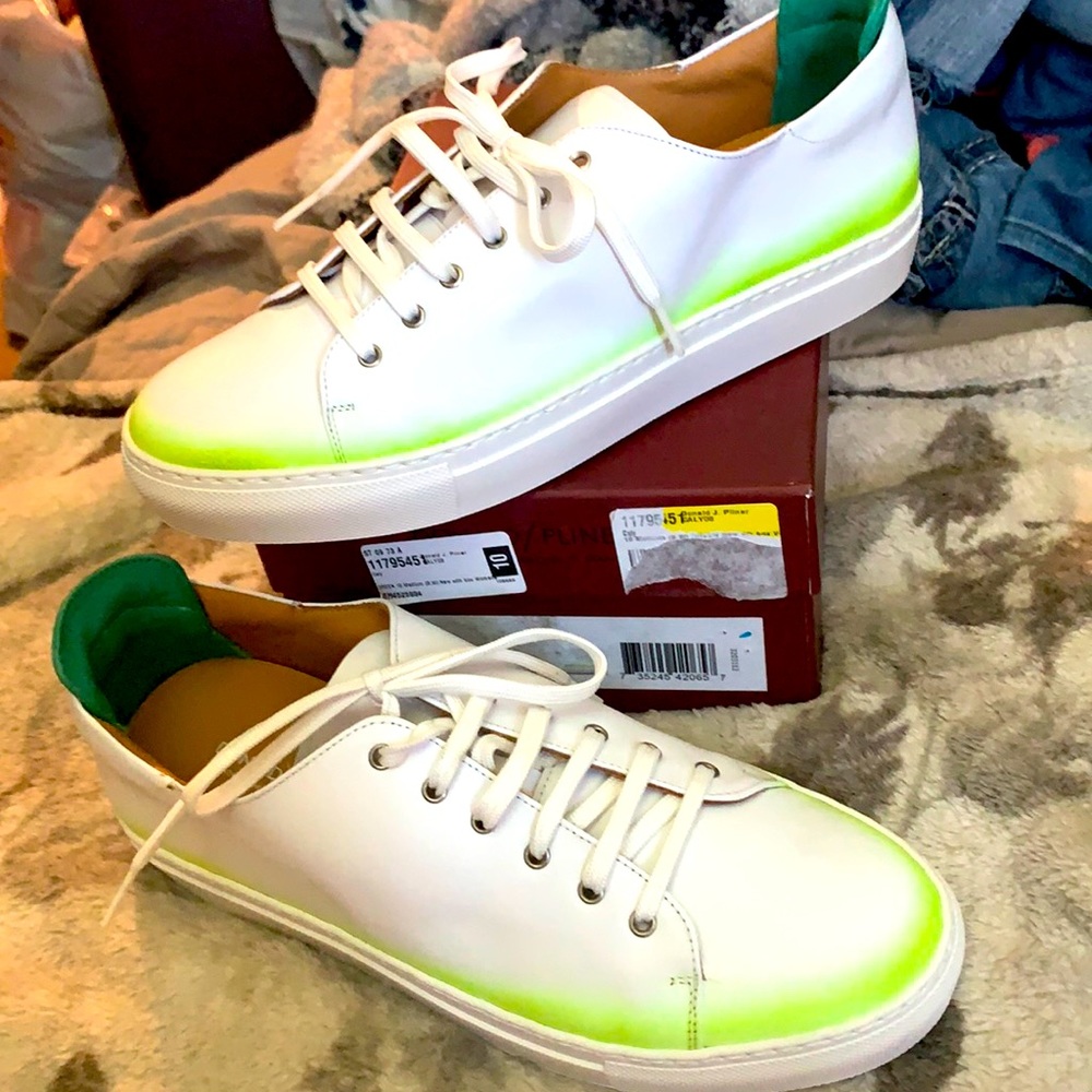 Donald J Pliner Clay leather fashion sneaker